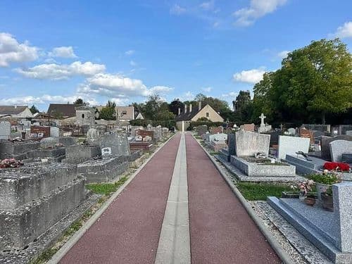🚨 Plus de place au cimetière, mais la mairie veut construire des pavillons ! 🚨